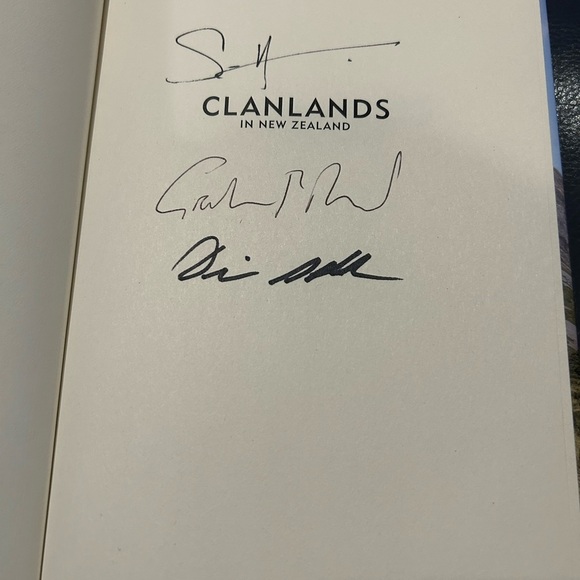 Clanlands in New Zealand Book SIGNED By Sam, Graham AND Diana Gabaldon Outlander - Picture 2 of 4